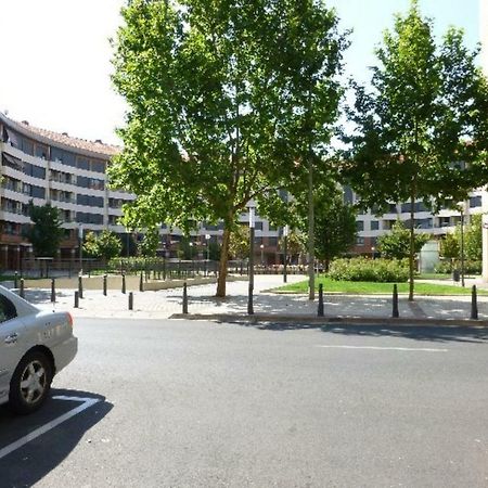 Manzanera, Junto Ayuntamiento Y Riojaforum Logroño Exterior foto